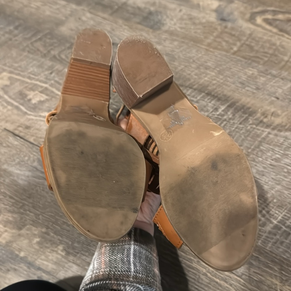 Heels - Picture 2 of 3